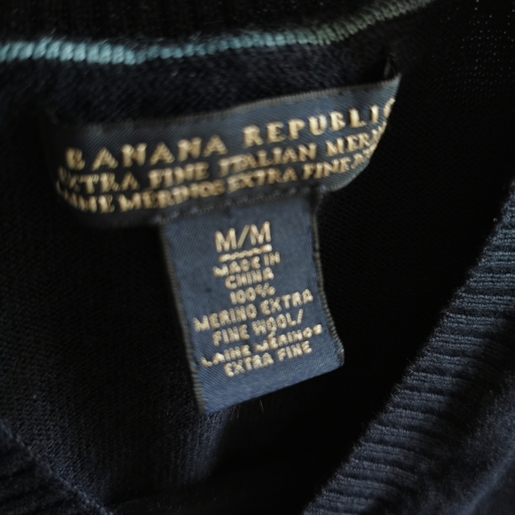 Banana Republic V Neck  Sweater SizeM - Picture 6 of 6